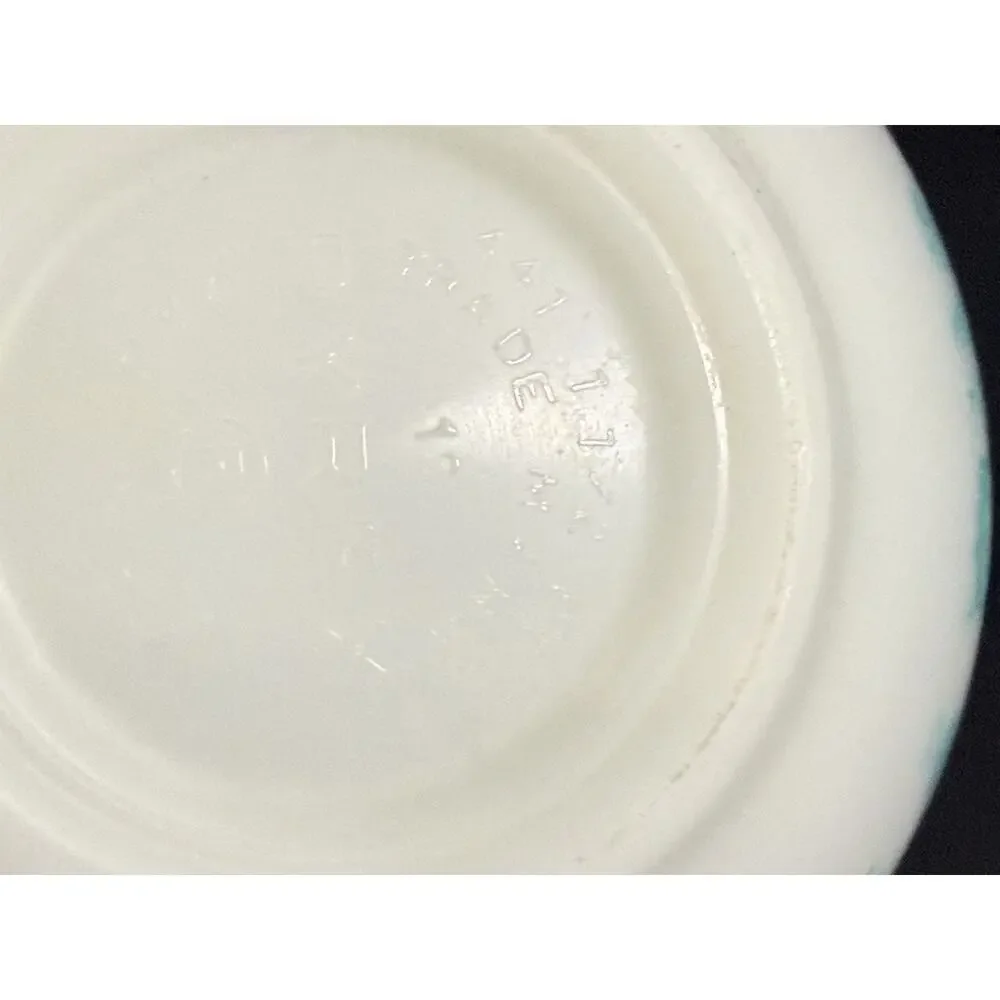 Vintage Pyrex Amish Farm Turquoise Milk Glass Mixing Bowl Pour Spout 7”